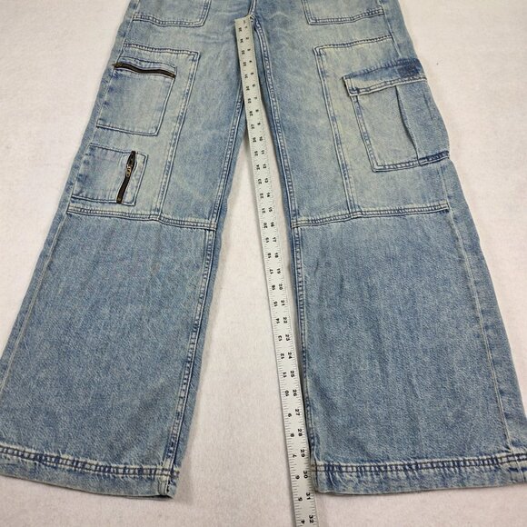 Arizona Jean Co Low Rise Baggy Cargo Jeans Size 2 Light Wash NWT - Picture 8 of 9